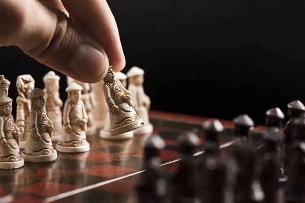 张志学：：企业立异要靠高管“认命变运”